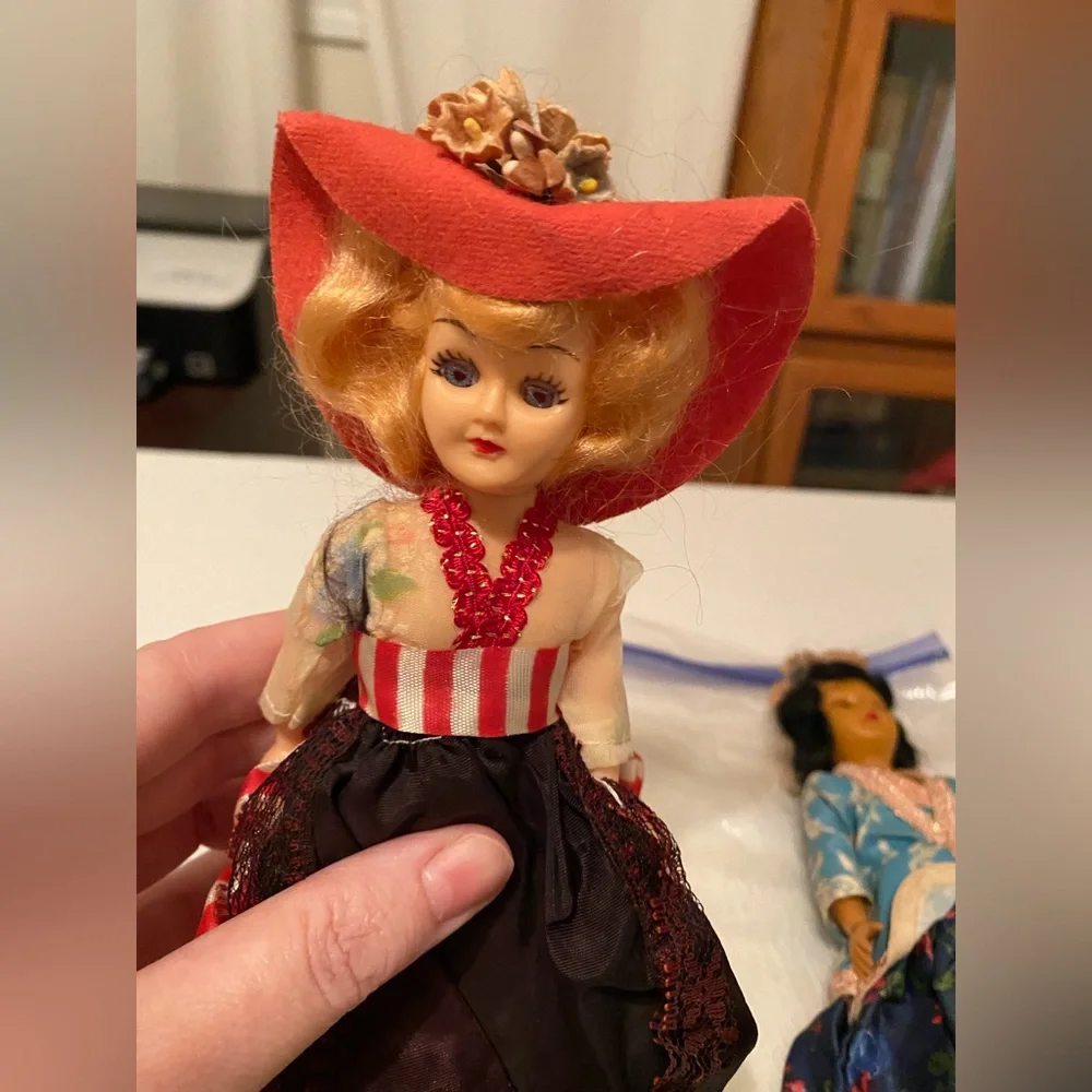 Vintage Fabulous Stylish Set of 2 Blinking Eye Fashion Dolls - Picture 8 of 12